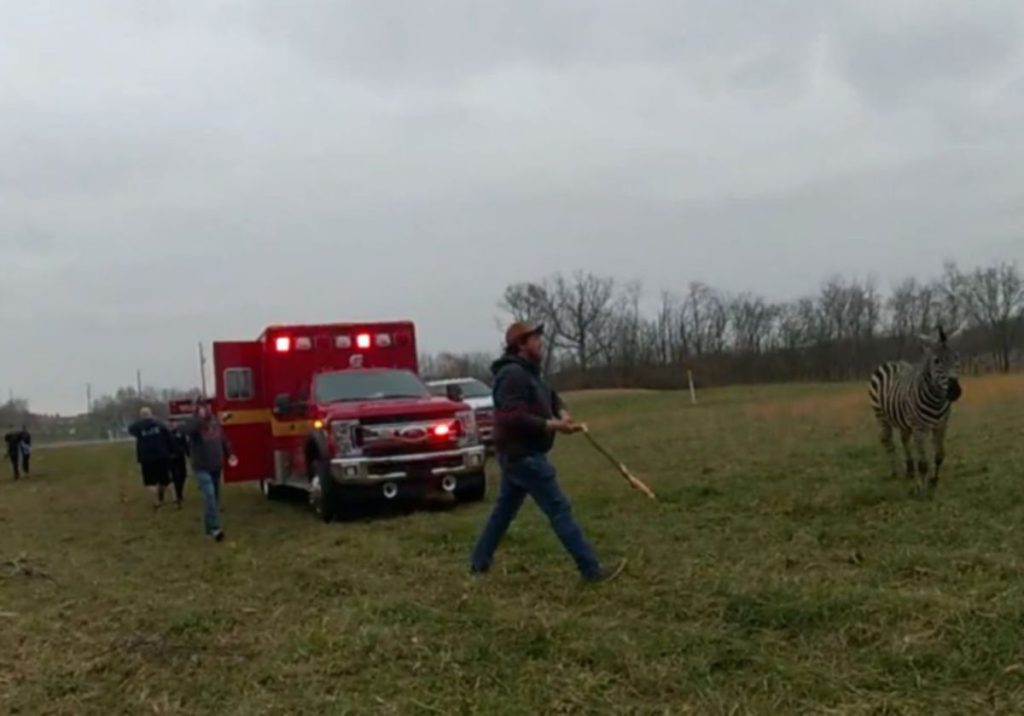 KECELAKAAN BARJE DI SUNGAI OHIO, SEORANG LAKI-LAKI CEDERA