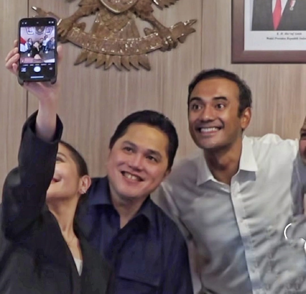 Erick Thohir Bertemu Prilly Latuconsina dan Ario Bayu: Misi Mengukuhkan Dominasi Film Lokal