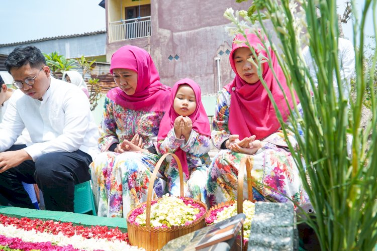 Khofifah Indar Parawansa: Menikahkan Putra, Menyambut Masa Depan, dan Merawat Warisan