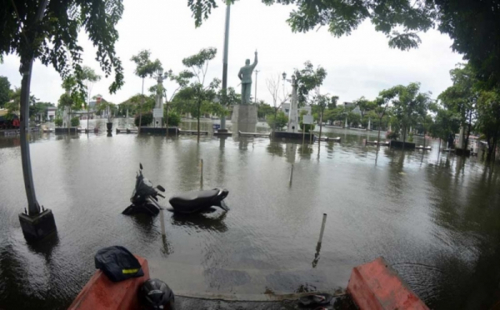 Menghadapi Ancaman Tenggelam: Giant Sea Wall, Solusi Tepat atau Mimpi Buruk?